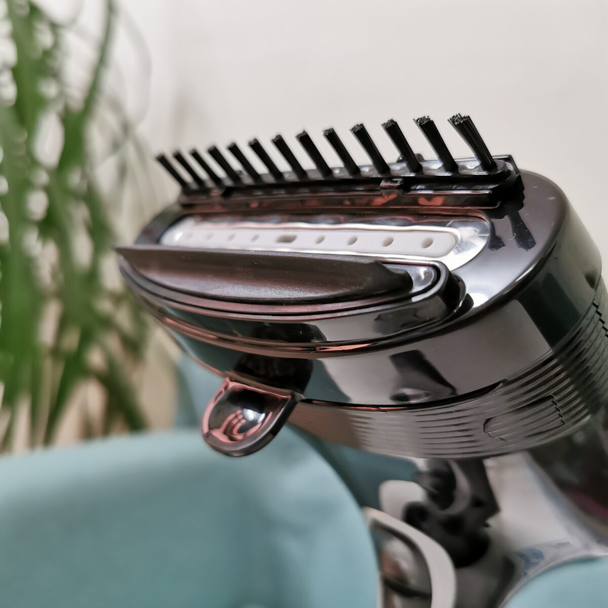Bàn ủi hơi nước cầm tay Homedics PS-HH50